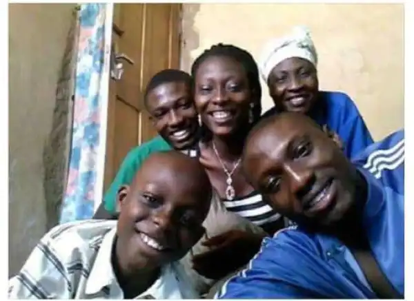 BBNaija Housemate, Efe Pictured With Mum, Sisters And Brothers In Lovely Photo